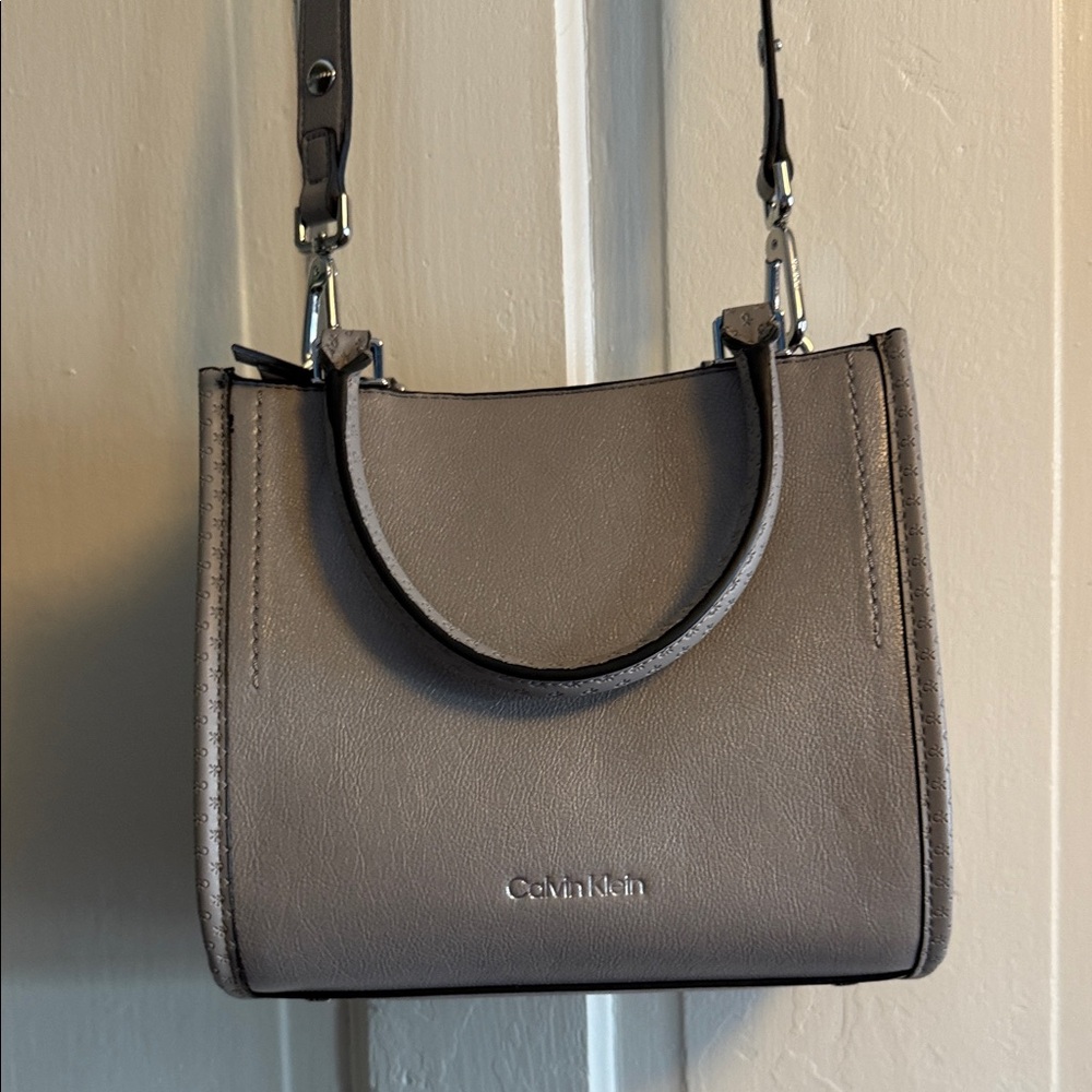 Calvin Klein Elegant Gray Shoulder Bag new without tags never used